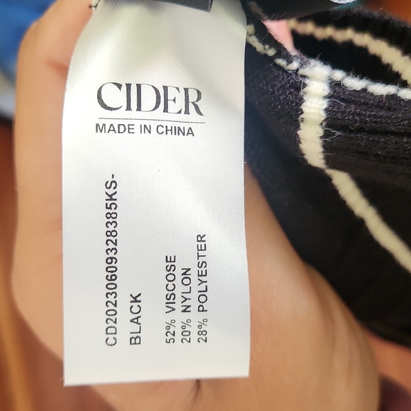 Knitted crop top - Picture 4 of 4